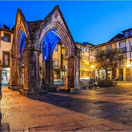 Casa Porta Nova Al Feriehus Guimarães